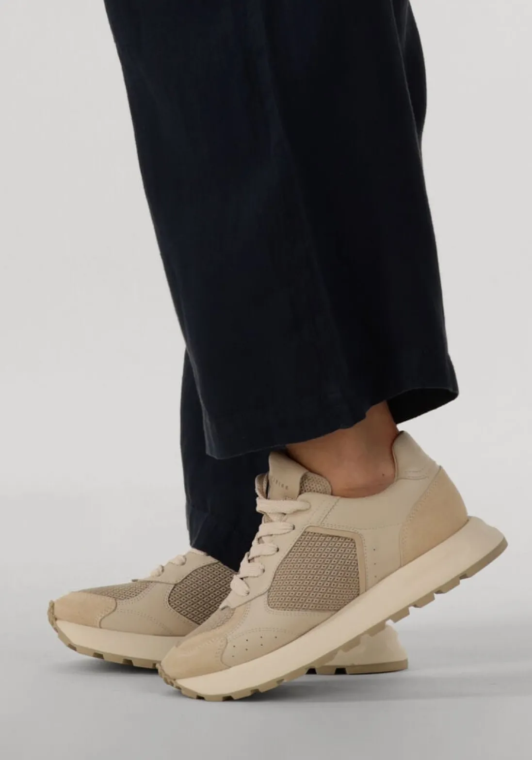 NUBIKK lage sneakers rose nomad beige