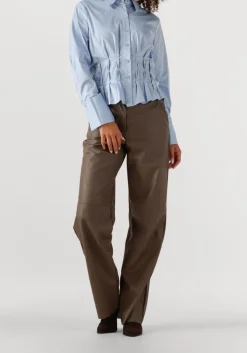 LINA LOCCHI e enkellaarsjes at 156 bruin Outlet