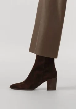 LINA LOCCHI e enkellaarsjes at 156 bruin Outlet