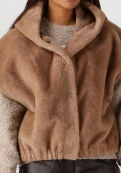 STUDIO AR e faux fur jas olena bruin