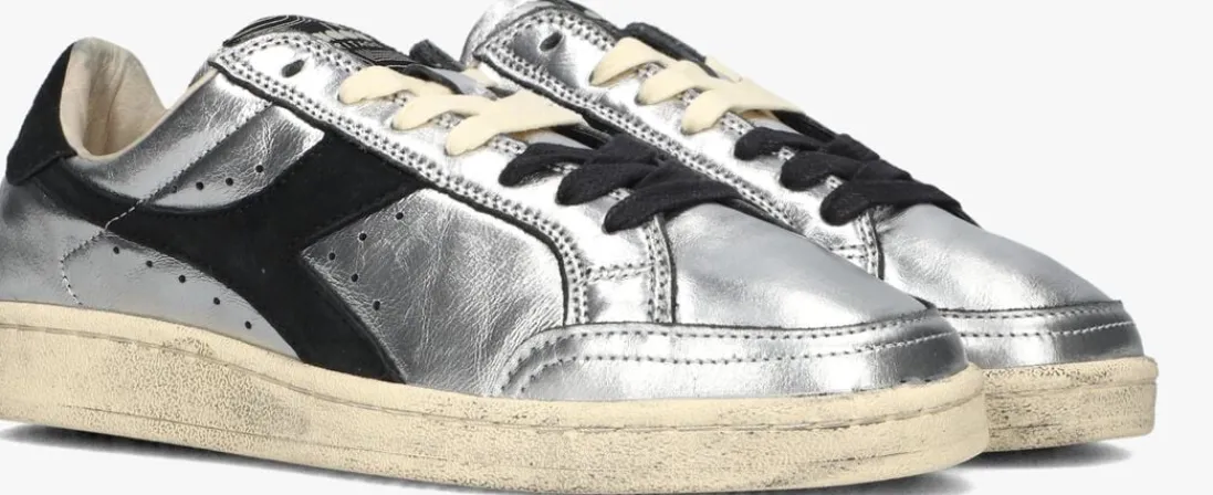 DIADORA HERITAGE en lage sneakers prestige metal used zilver Hot