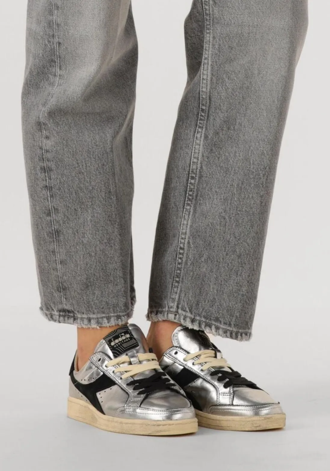 DIADORA HERITAGE en lage sneakers prestige metal used zilver Hot