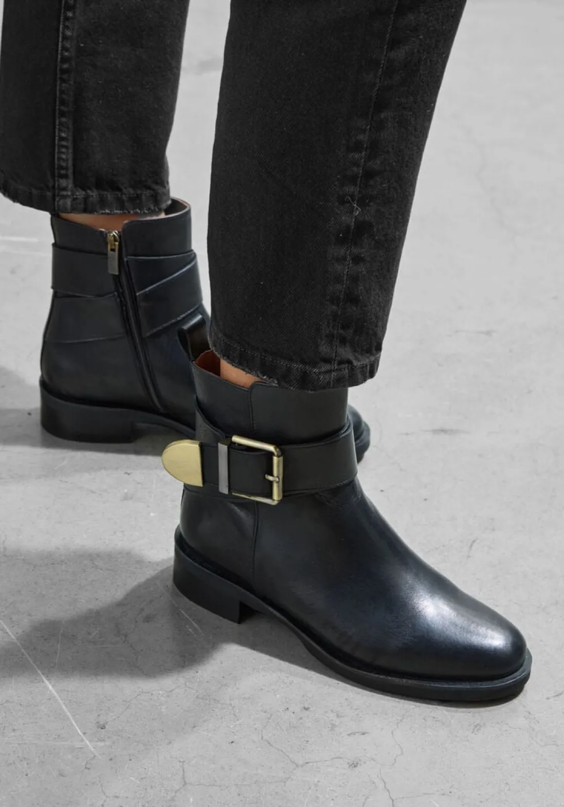 LINA LOCCHI e enkellaarsjes 2232 zwart