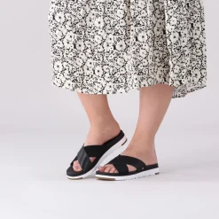 UGG e slippers w kari slide zwart Outlet
